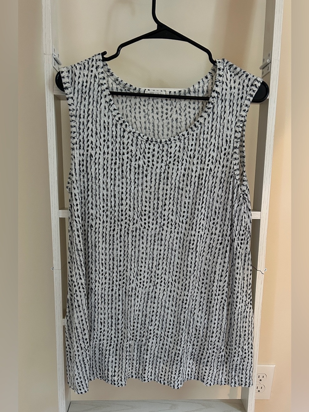 Pebble & Stone Black White Abstract Printed Sleeveless Tank Top Medium